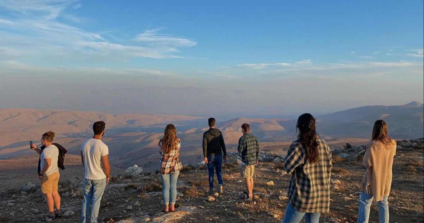 מעונה